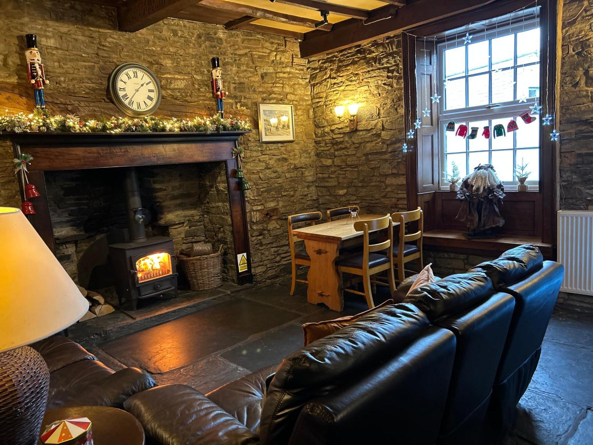 Castle Inn Knighton  Exterior photo