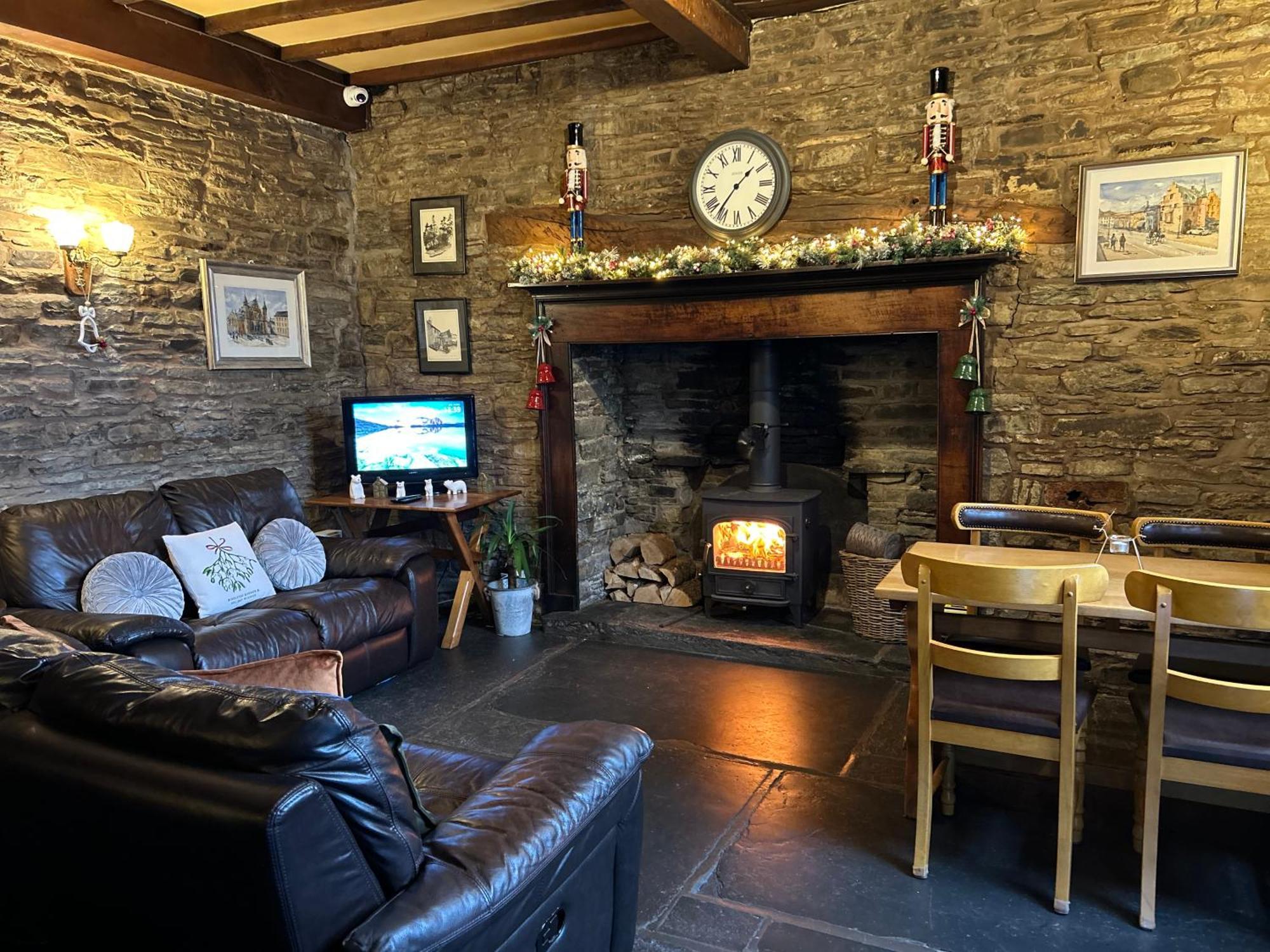 Castle Inn Knighton  Exterior photo